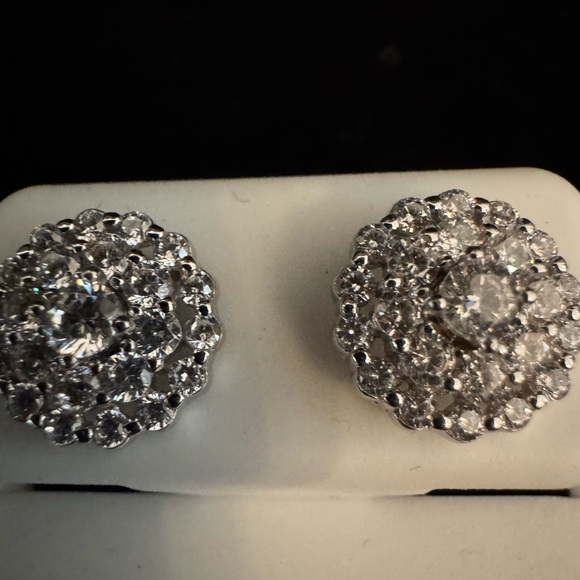 Elegant sterling Silver Stud Earrings‎ - Picture 2 of 4